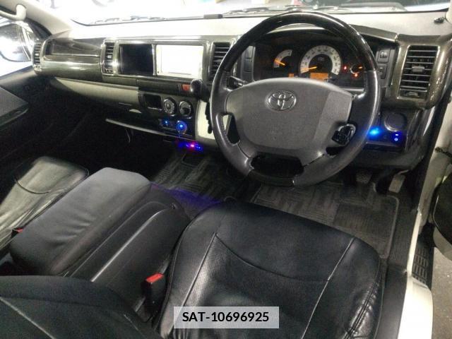 Toyota HIACE COMMUTER 2014-08 7795033-2