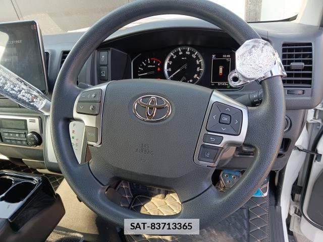 Toyota HIACE COMMUTER 2024-01 7800667-11