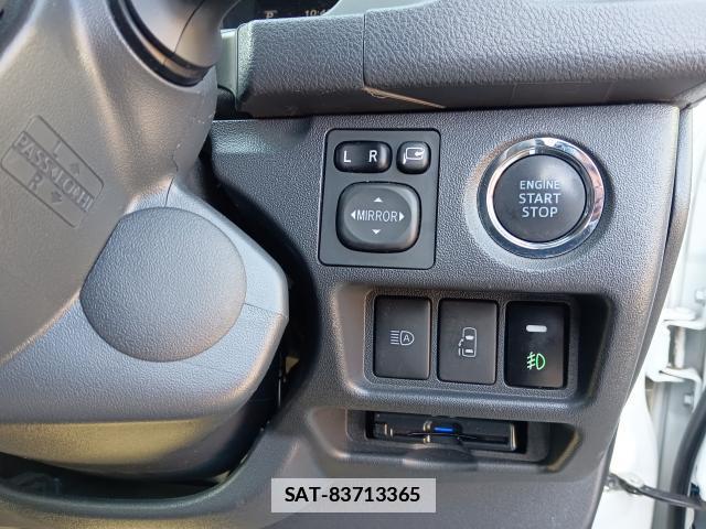 Toyota HIACE COMMUTER 2024-01 7800667-12