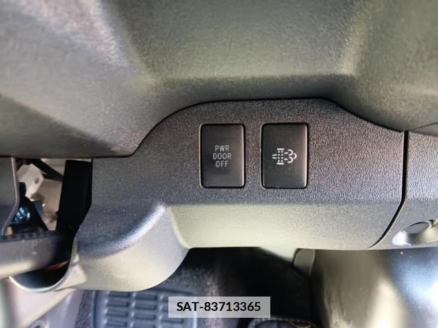 Toyota HIACE COMMUTER 2024-01 7800667-18