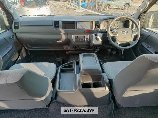 Toyota HIACE COMMUTER 2023-12 7800668-10