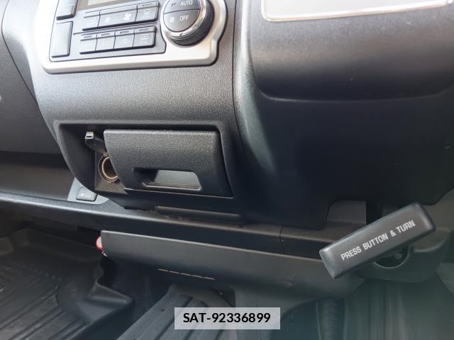 Toyota HIACE COMMUTER 2023-12 7800668-17