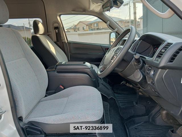 Toyota HIACE COMMUTER 2023-12 7800668-8