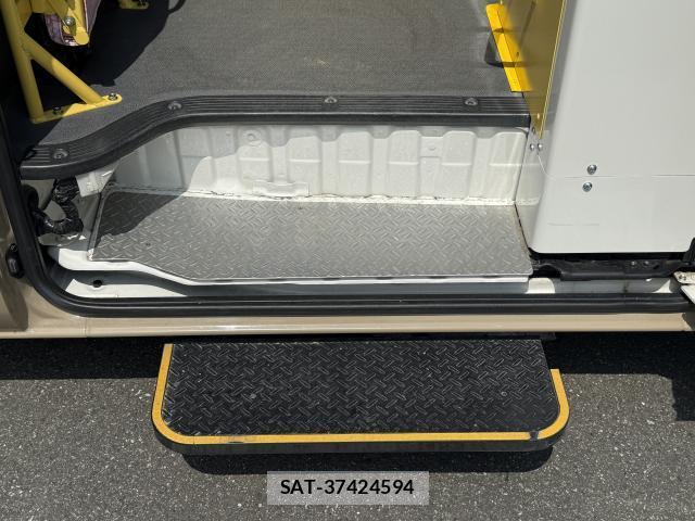 Toyota HIACE COMMUTER 2013-03 7800904-19