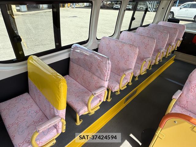 Toyota HIACE COMMUTER 2013-03 7800904-2