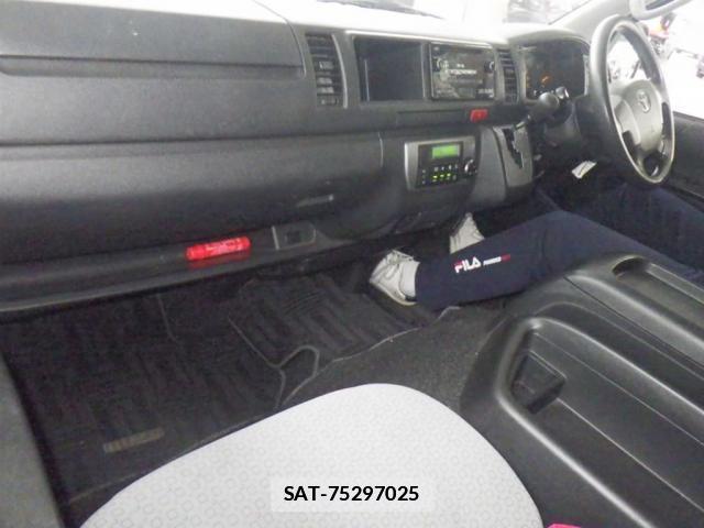 Toyota HIACE COMMUTER 2015-05 7805801-2
