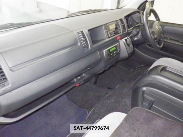 Toyota HIACE COMMUTER 2025-08 7810544-3