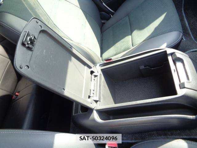 Toyota HIACE VAN 2015-04 7792998-15