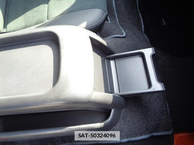 Toyota HIACE VAN 2015-04 7792998-16