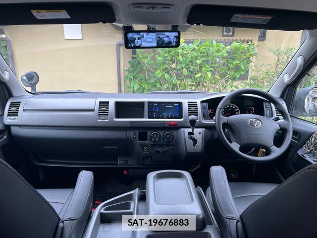 Toyota HIACE VAN 2007-11 7793578-11