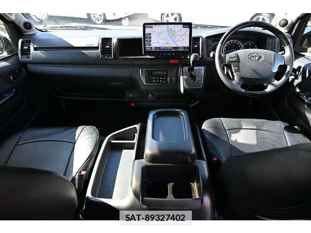 Toyota HIACE VAN 2017-07 7796610-1