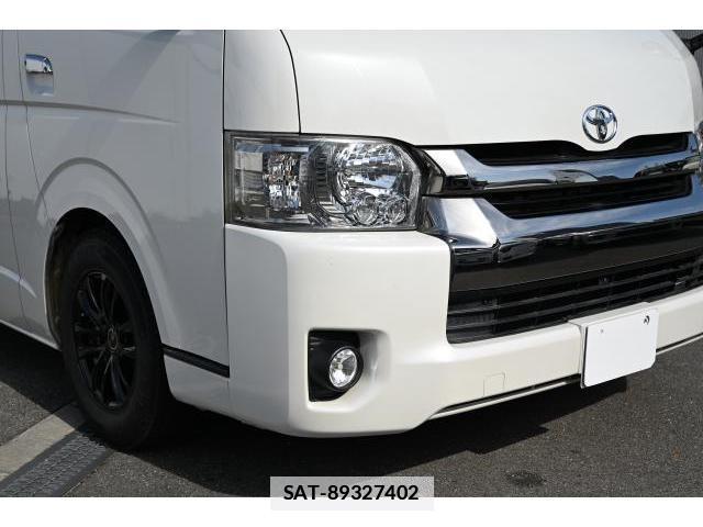 Toyota HIACE VAN 2017-07 7796610-12