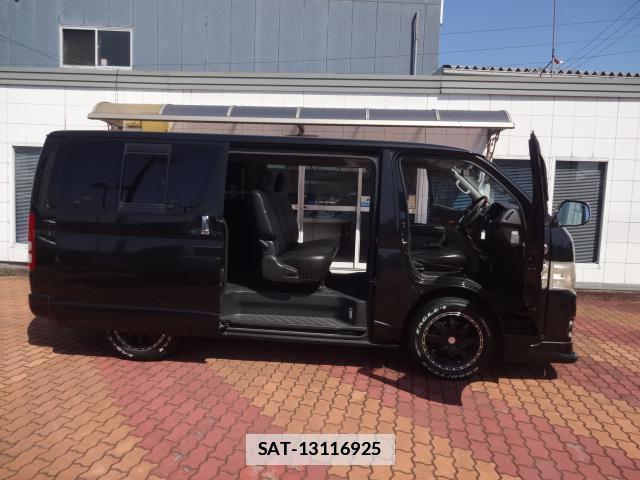 Toyota HIACE VAN 2010-11 7798819-12