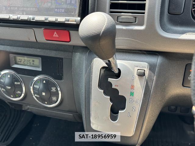 Toyota HIACE VAN 2011-01 7800361-12