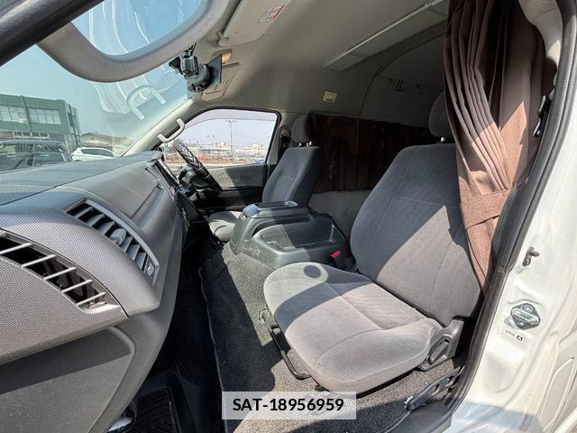 Toyota HIACE VAN 2011-01 7800361-17