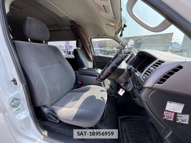 Toyota HIACE VAN 2011-01 7800361-18