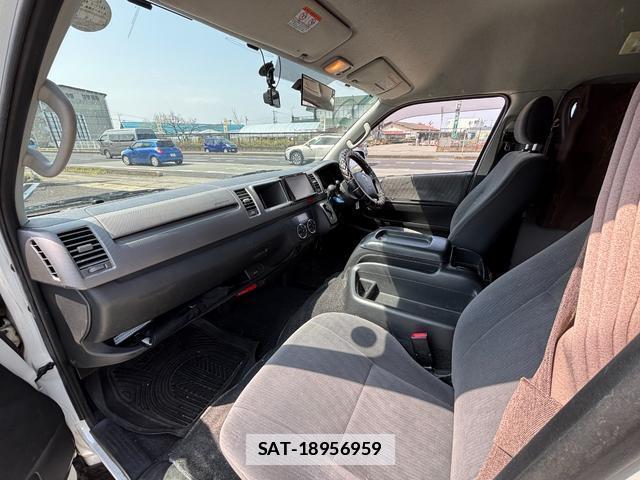Toyota HIACE VAN 2011-01 7800361-19