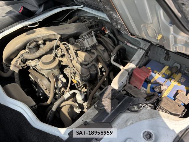 Toyota HIACE VAN 2011-01 7800361-7
