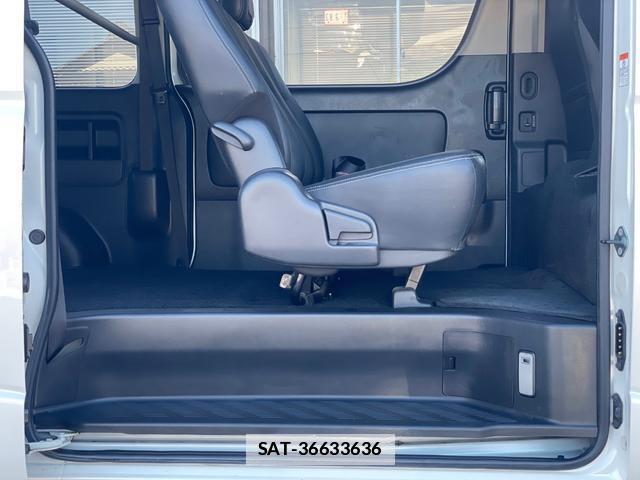 Toyota HIACE VAN 2015-09 7801007-17