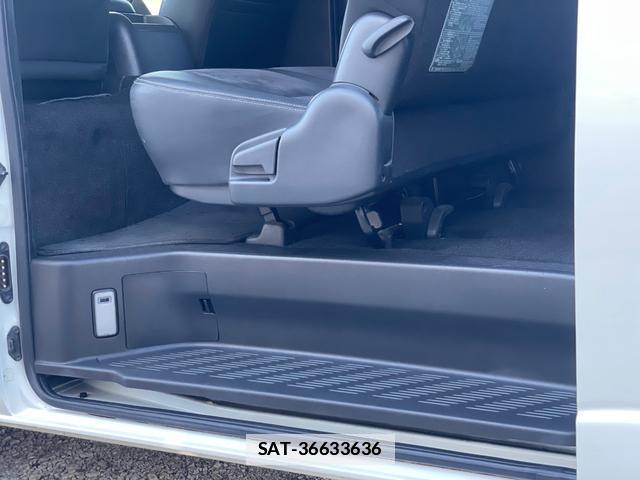 Toyota HIACE VAN 2015-09 7801007-18