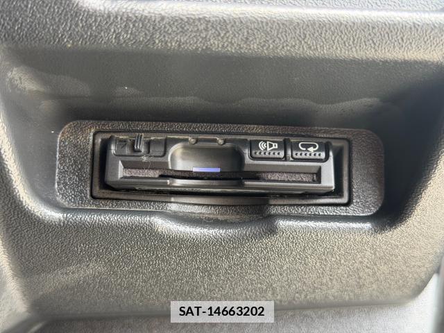 Toyota HIACE VAN 2014-12 7801022-18