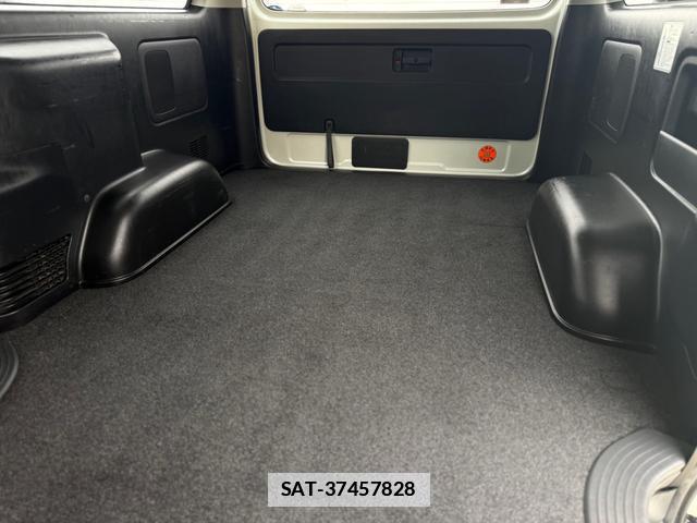 Toyota HIACE VAN 2015-09 7801025-17