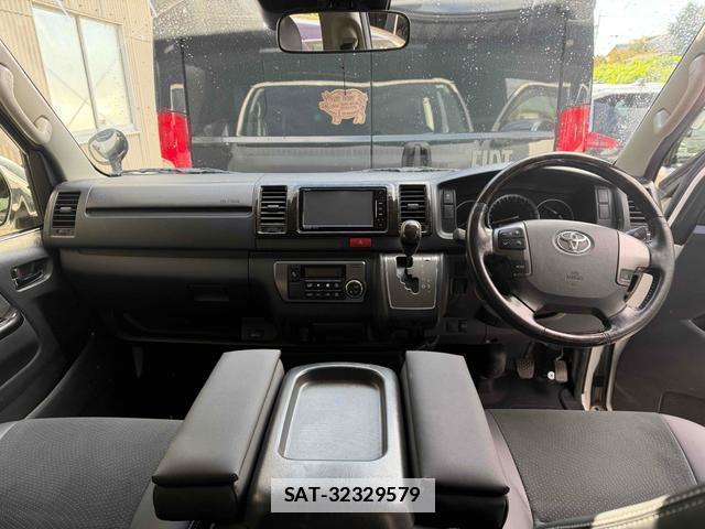 Toyota HIACE VAN 2018-07 7803756-10