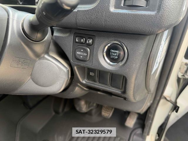 Toyota HIACE VAN 2018-07 7803756-11