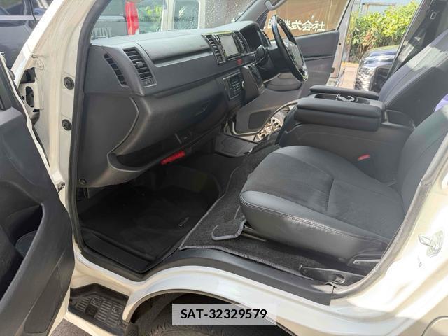 Toyota HIACE VAN 2018-07 7803756-12