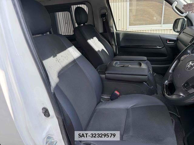Toyota HIACE VAN 2018-07 7803756-13