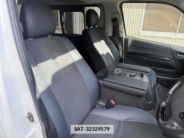 Toyota HIACE VAN 2018-07 7803756-14