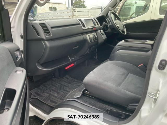 Toyota HIACE VAN 2024-03 7804041-12