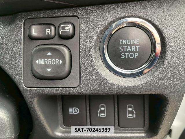 Toyota HIACE VAN 2024-03 7804041-17