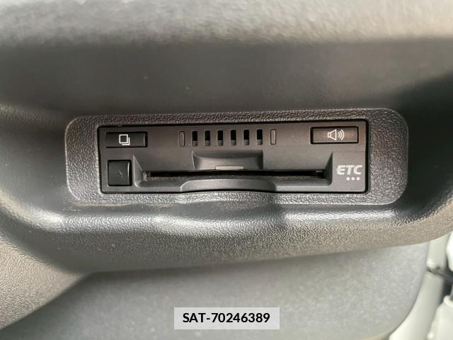 Toyota HIACE VAN 2024-03 7804041-18