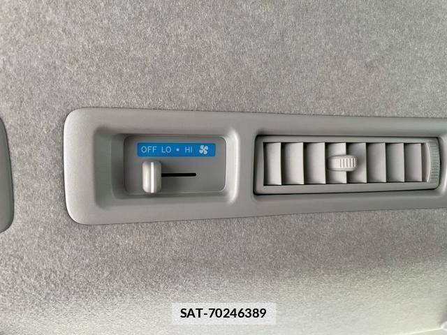 Toyota HIACE VAN 2024-03 7804041-6