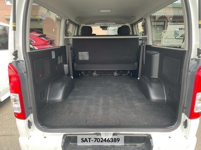Toyota HIACE VAN 2024-03 7804041-8
