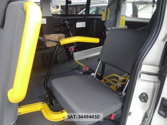 Toyota HIACE VAN 2013-06 7805181-12