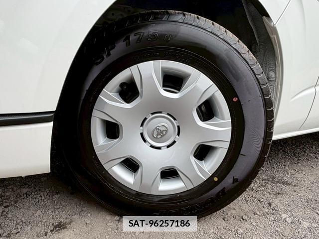 Toyota HIACE VAN 2025-08 7805969-2