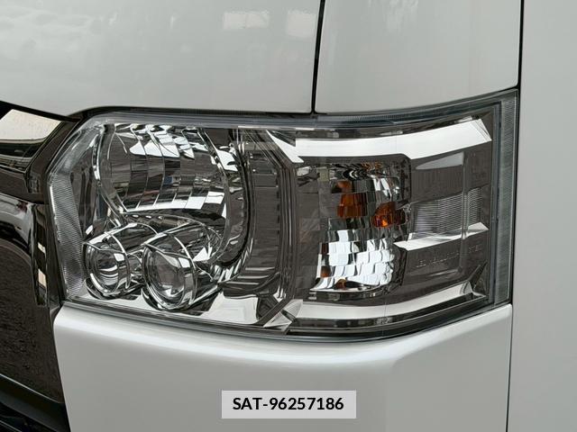 Toyota HIACE VAN 2025-08 7805969-4