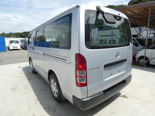 Toyota HIACE VAN 2004-11 7809758-7