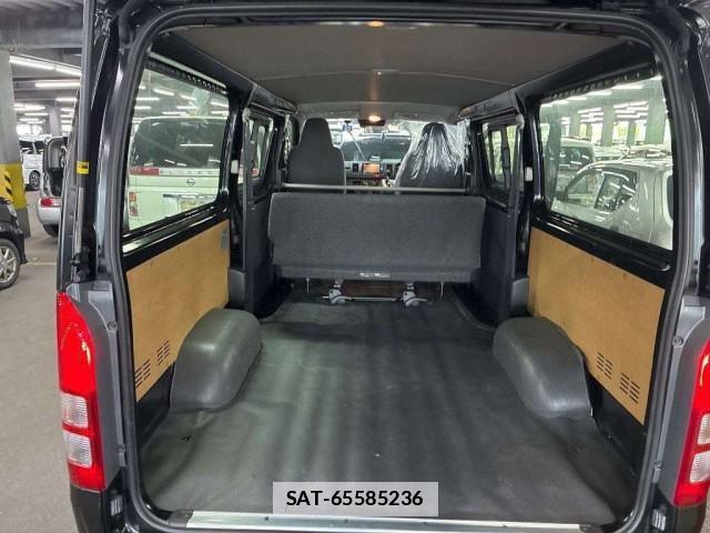 Toyota HIACE VAN 2024-04 7810630-2