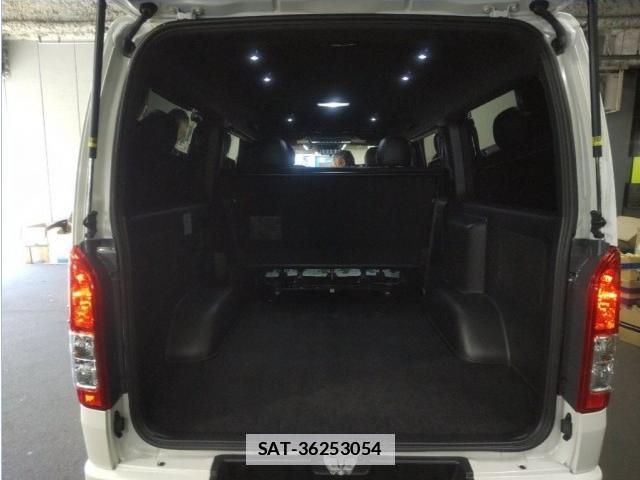 Toyota HIACE VAN 2024-02 7810669-2