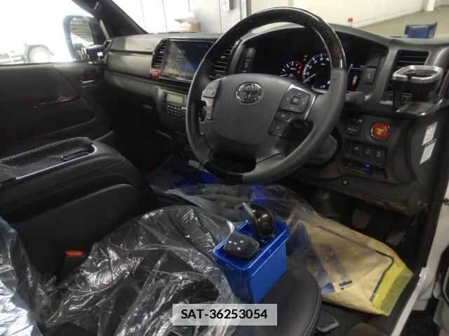Toyota HIACE VAN 2024-02 7810669-3