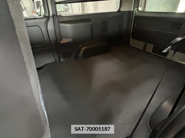Toyota HIACE VAN 2026-02 7811268-12