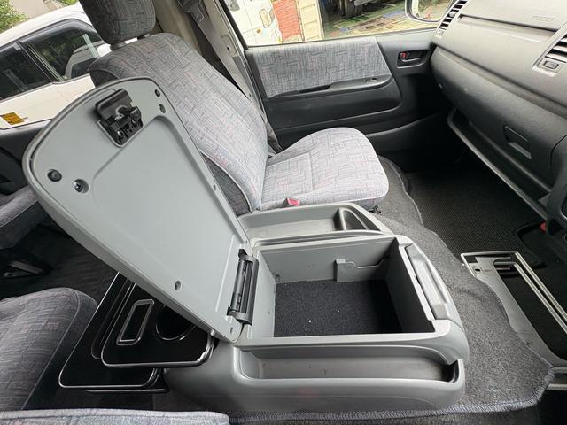 Toyota HIACE WAGON 2005-04 7795993-16