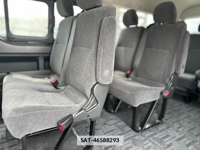 Toyota HIACE WAGON 2023-10 7802401-6