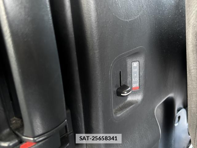 Toyota HIACE WAGON 2011-06 7808076-16