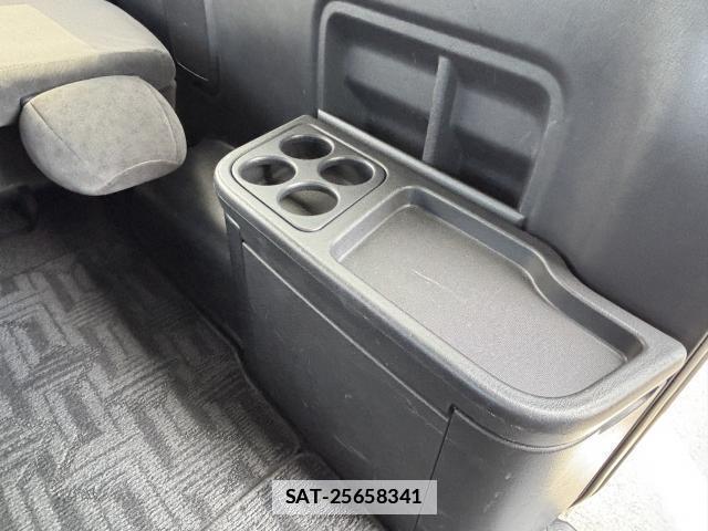 Toyota HIACE WAGON 2011-06 7808076-19