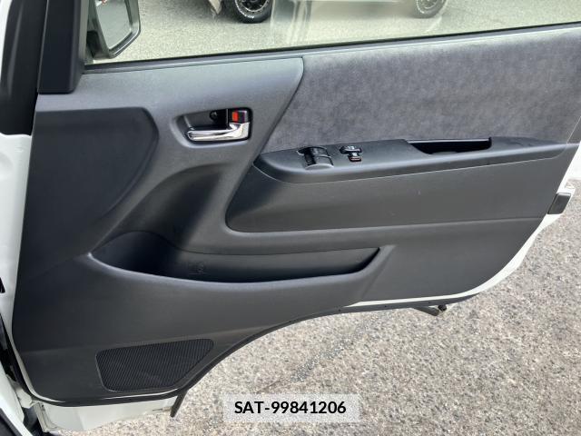 Toyota HIACE WAGON 2022-02 7810248-12