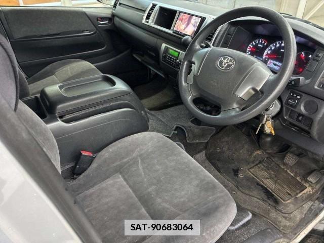 Toyota HIACE WAGON 2014-03 7810572-3
